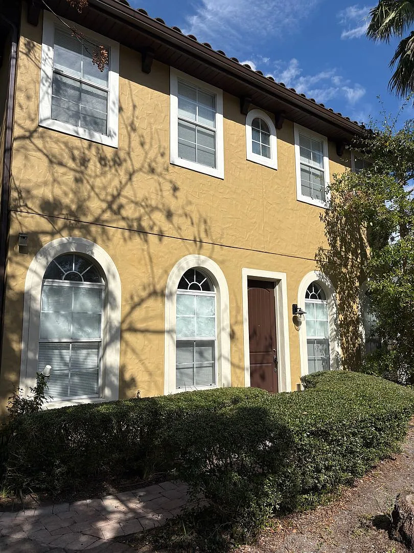 Beautiful duplex with custom upgrades on brick paved st in Downtown Orlando — Photo 4
