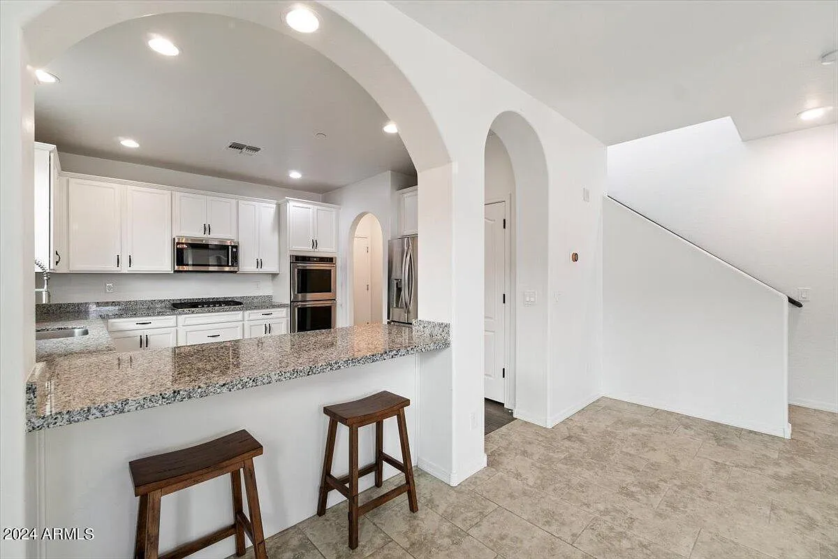 3 bed, 3.5 bath, 1997 sqft, $2,150 — Photo 4