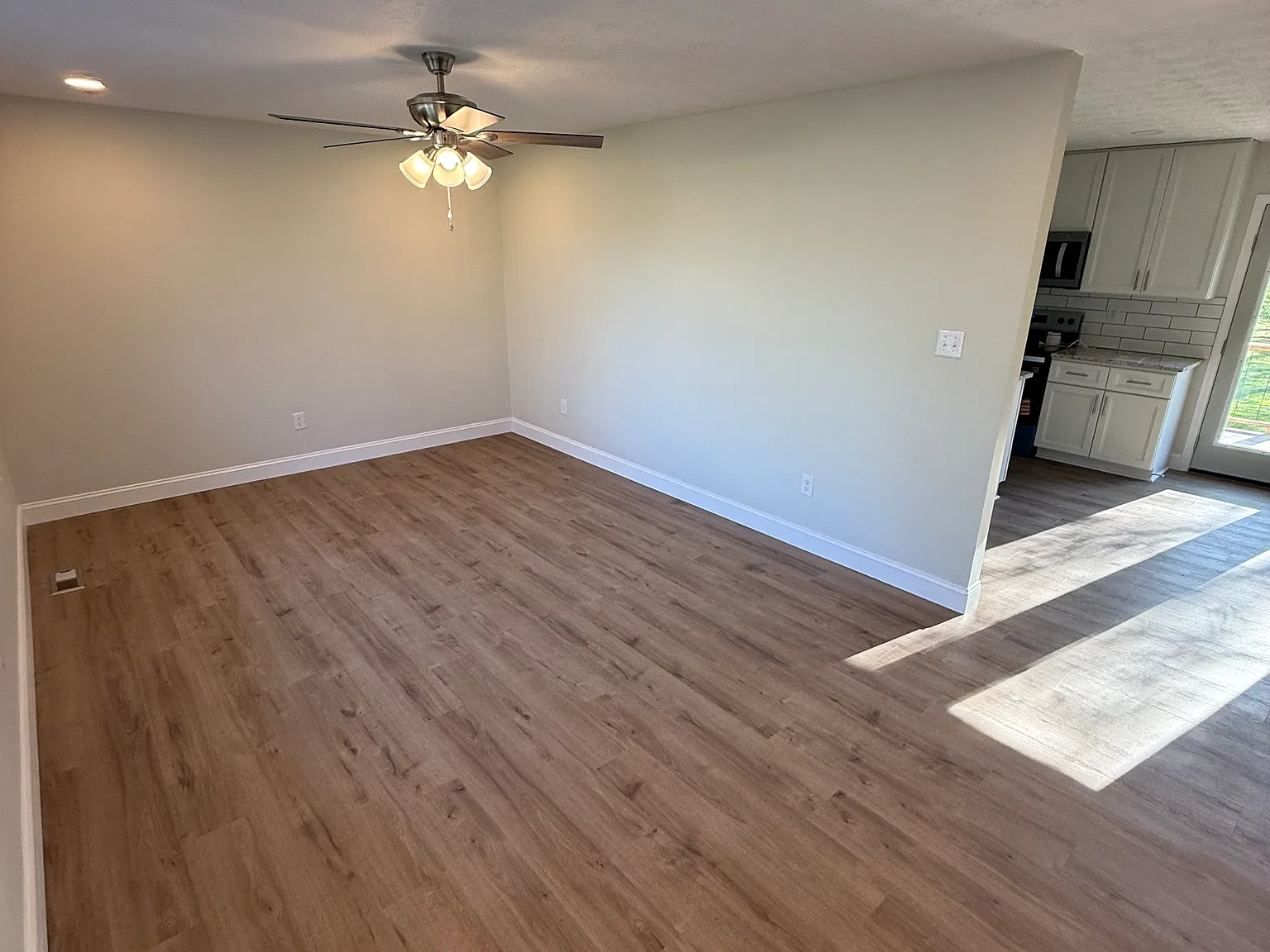 3 bed, 1175 sqft, $1,300 — Photo 2