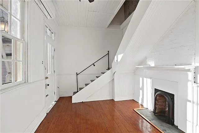 732 Burgundy St #C — Photo 9