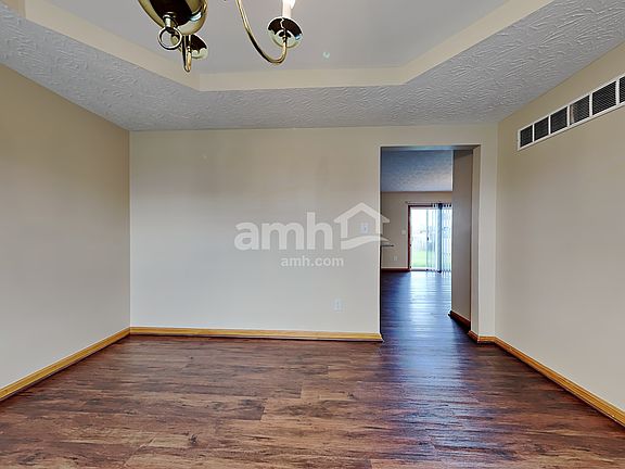 3rd image of 906 W Jameson Ct