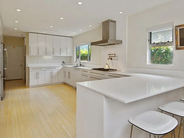 9512 Duxbury Ln — Photo 2