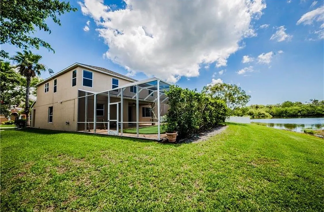 4 bed, 3.5 bath, 2909 sqft, $2,999 — Photo 2