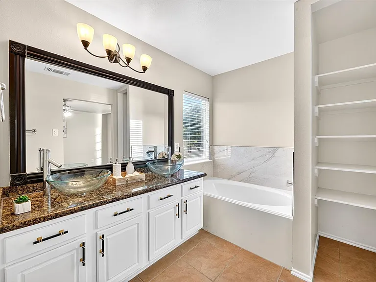 11526 Socorro Ln — Photo 24
