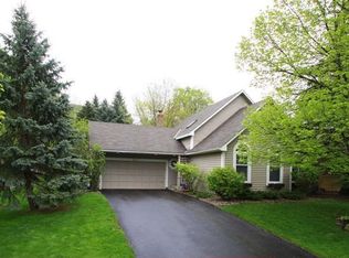 6221 Cascade Pass, Chanhassen, MN 55317