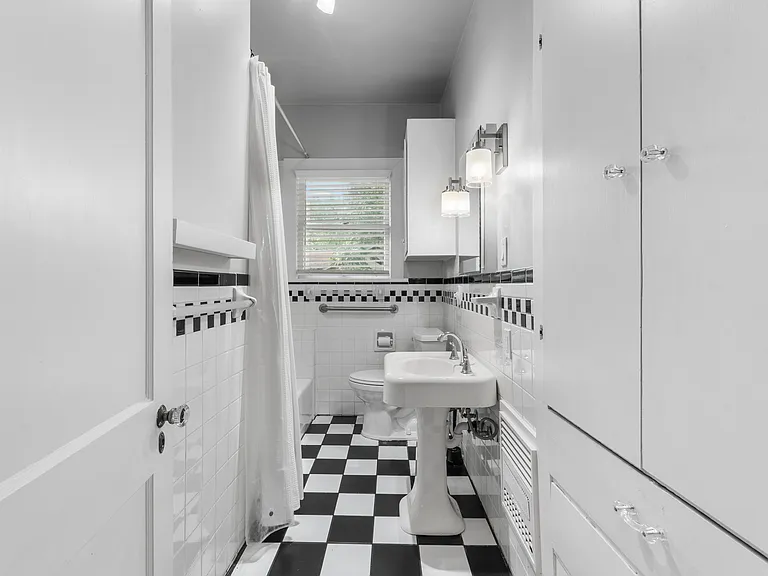 1921 Ben Hall Ct — Photo 12