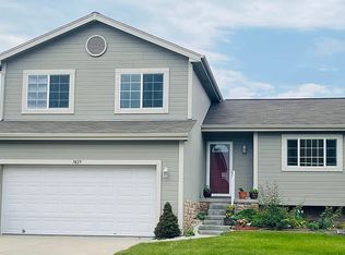 7429 Peters St, La Vista, NE 68128