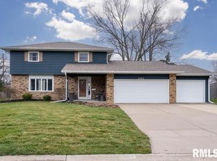 1902 Valley Vista Dr, Bettendorf, IA 52722