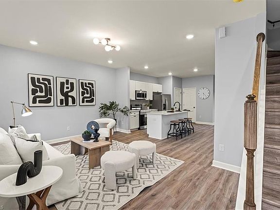 3rd image of 533 Crowell Ave