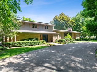 465 Riverside Dr, Crystal Lake, IL 60014