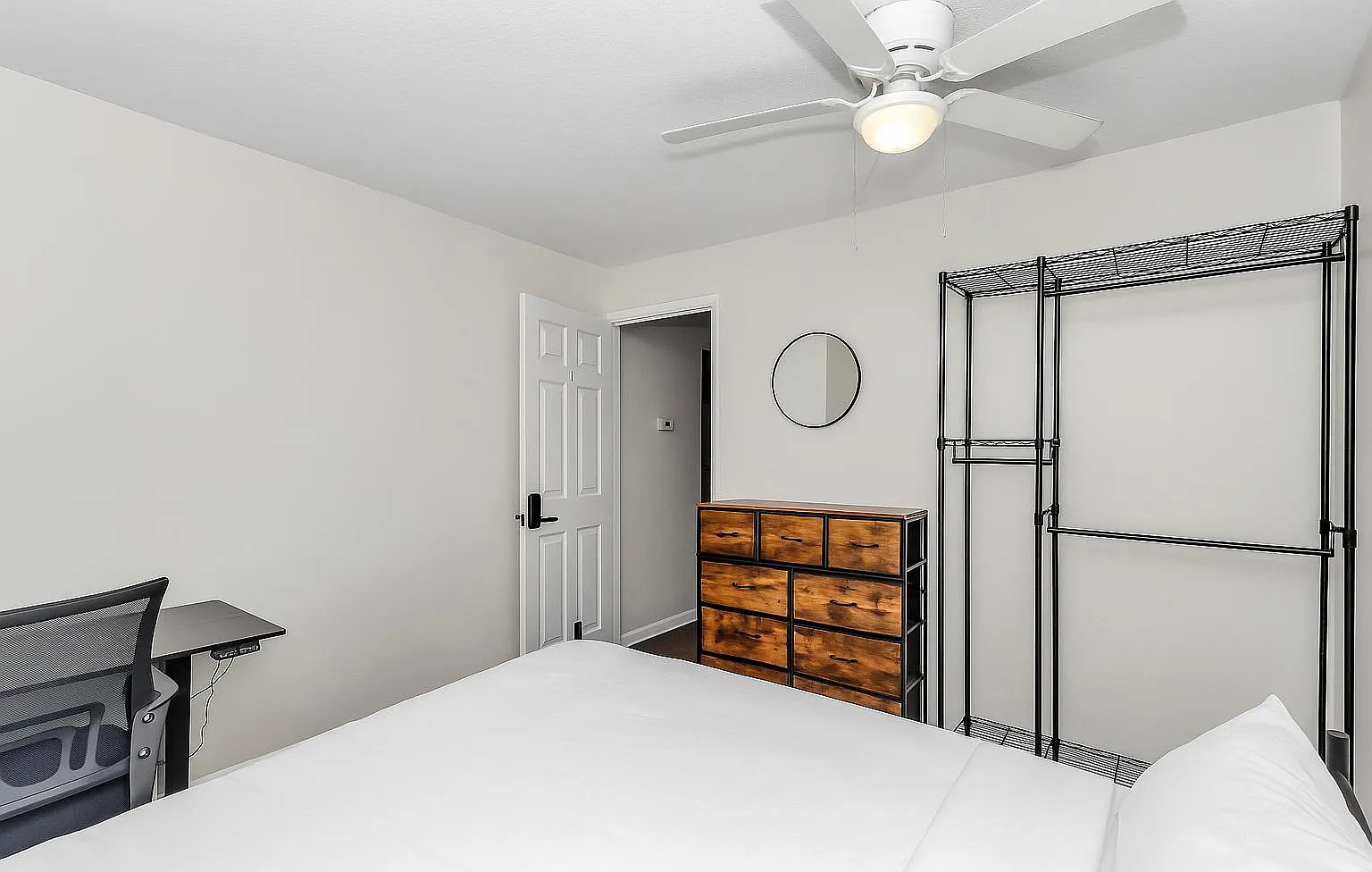 4 bed, 2.0 bath, 1176 sqft, $910 — Photo 1