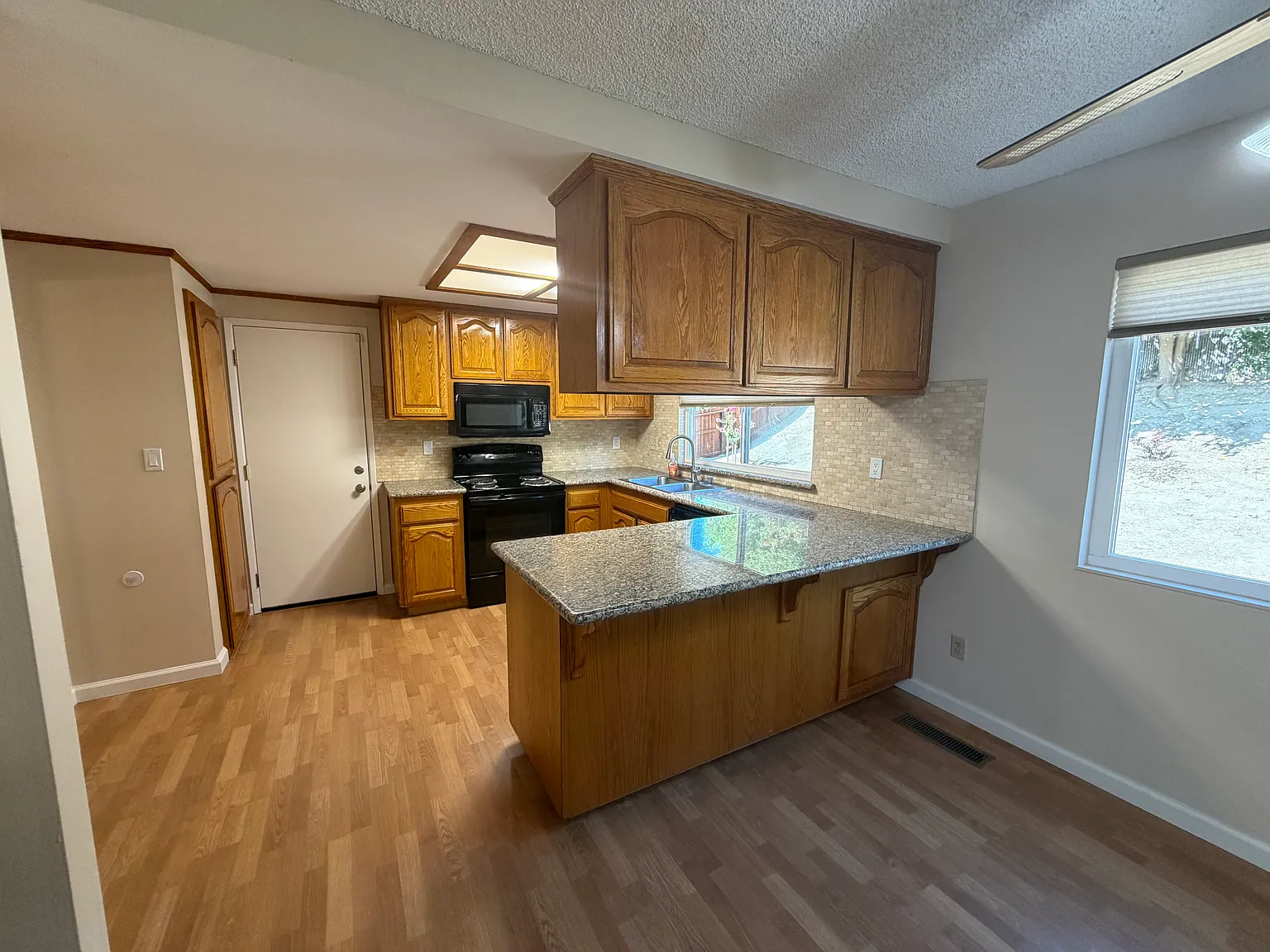 4 bed, 1794 sqft, $3,300 — Photo 4