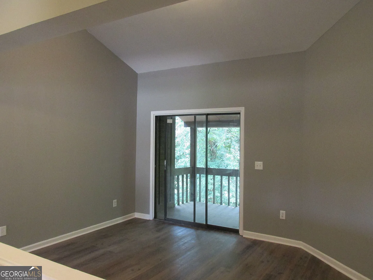 2 bed, 1.5 bath, $1,200 — Photo 2