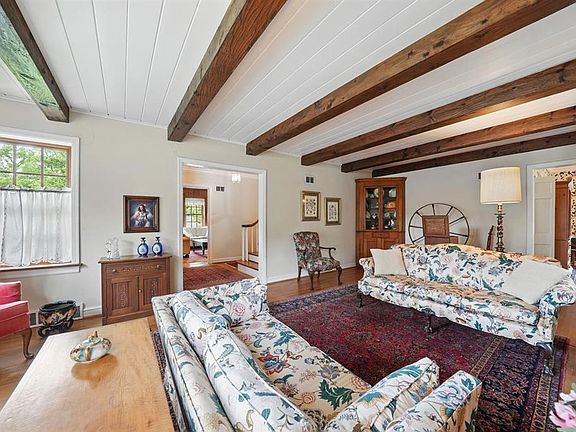 3rd image of 7 Wild Rose Dr