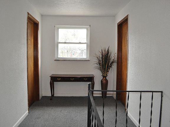 2nd image of 205 1/2 Washington St APT 6