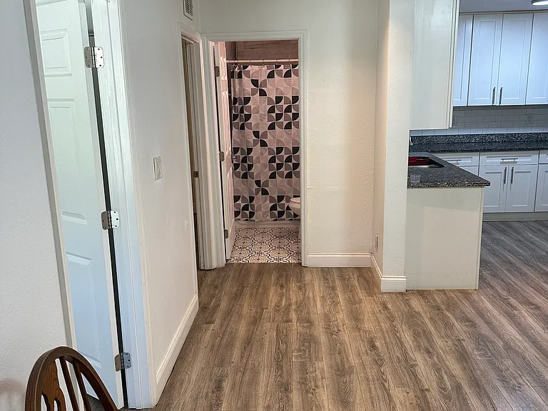 324 Seminola Blvd #B — Photo 6