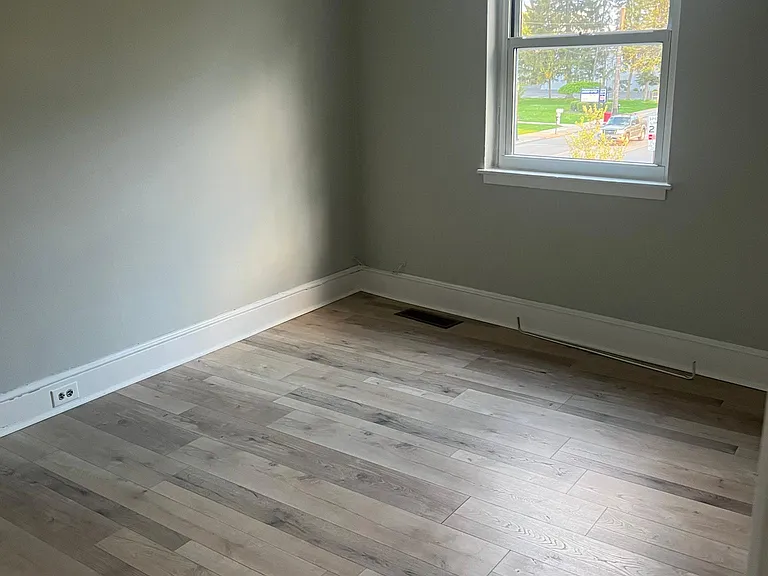 49 N York Rd #2 — Photo 5