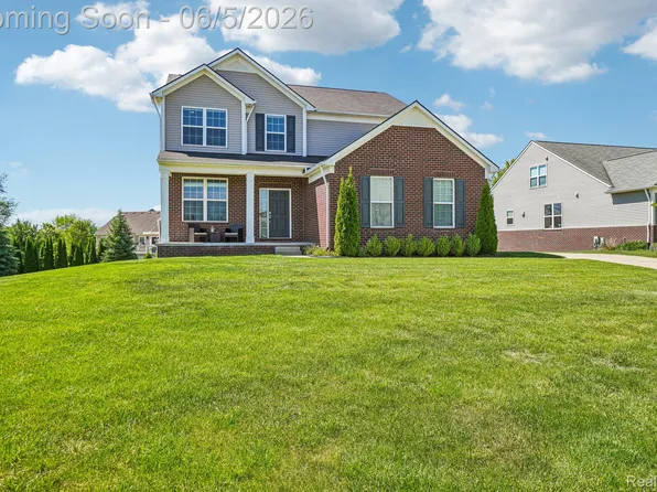 58261 Missaukee Ln, New Hudson, MI 48165