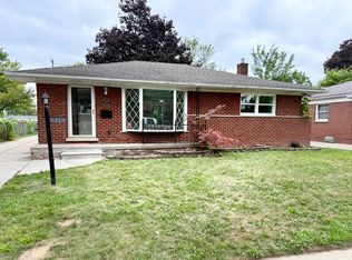 8405 Whitefield St, Dearborn Heights, MI 48127
