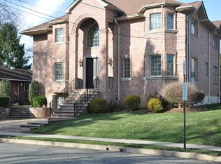 1365 Oleri Ter, Fort Lee, NJ 07024