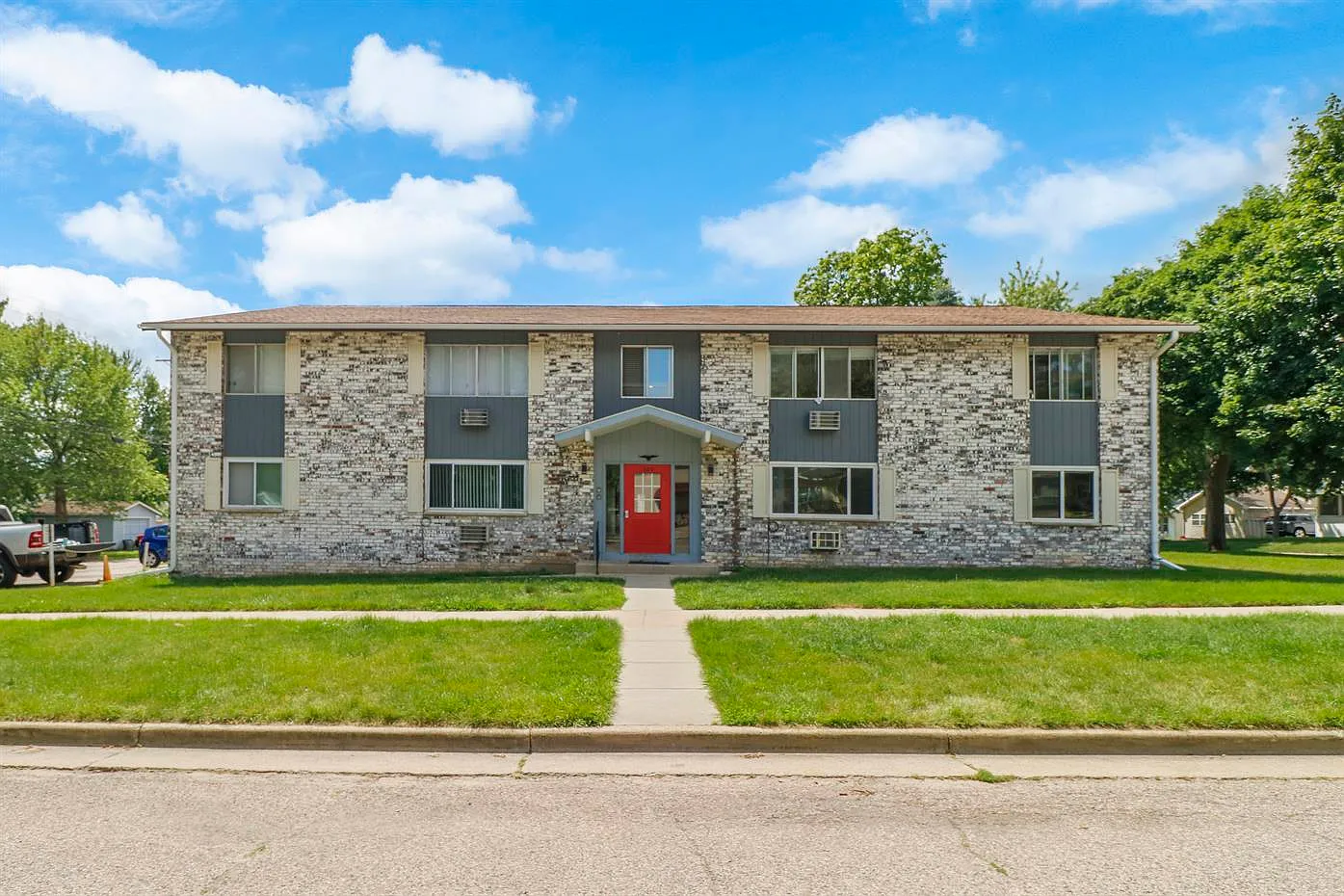 623 Vine St, Wisconsin Dells, WI 53965 — Photo 2