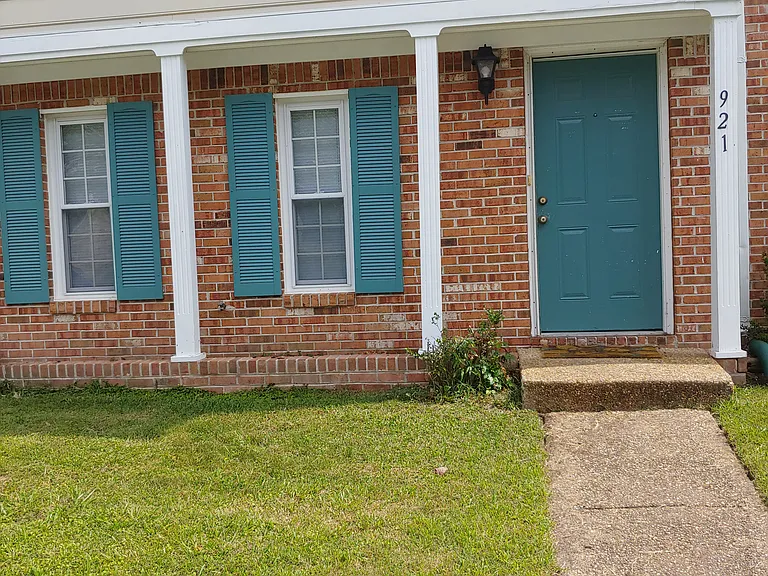 921 Ketch Ct — Photo 1