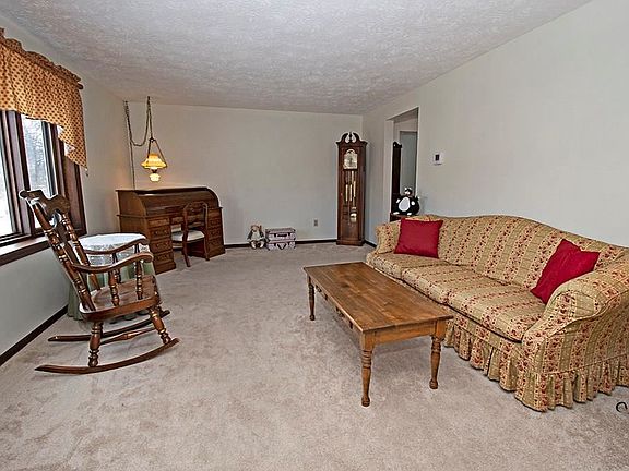 2nd image of 450 Oaklawn Dr