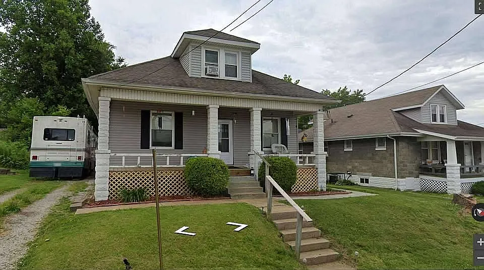 1316 W Lincoln St photo 1