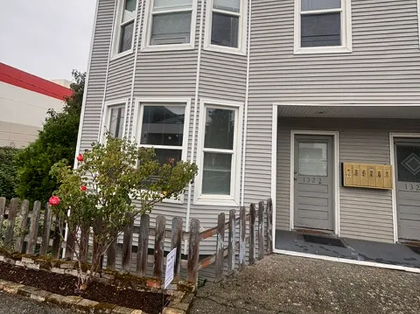 1322 N 36th St #1, Seattle, WA 98103