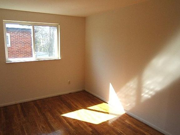 2nd image of 1304 Burr Ave