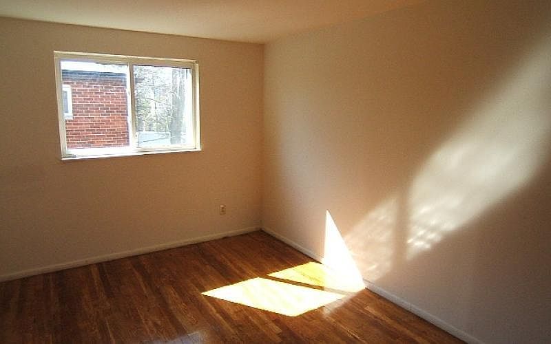 2nd image of 943 Woodhill Dr