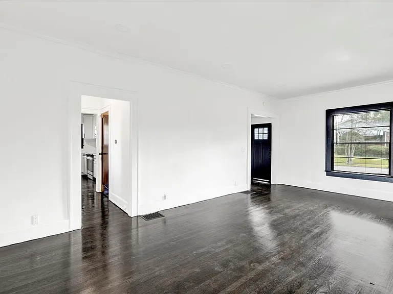 2816 W 20th St — Photo 4