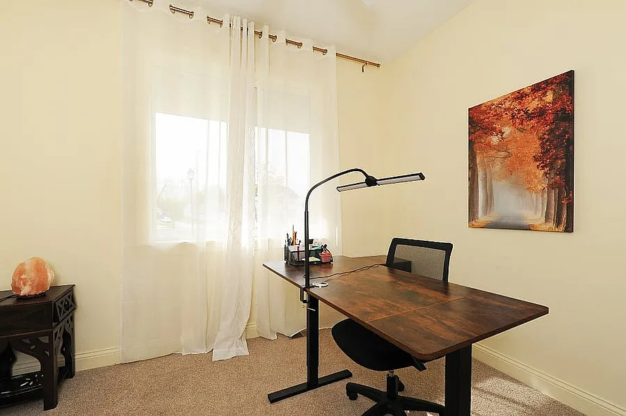 3 bed, 2.5 bath, 2700 sqft, $6,000 — Photo 2