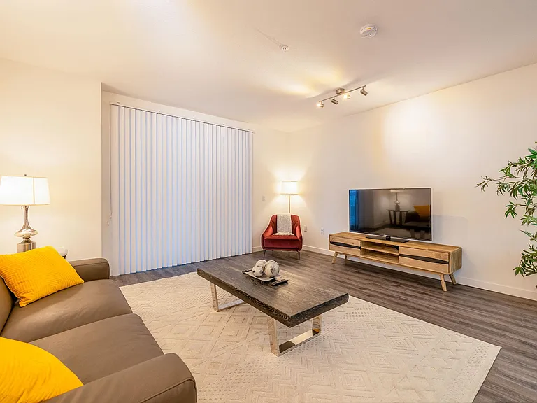 1400 FIG Apartments — Photo 21