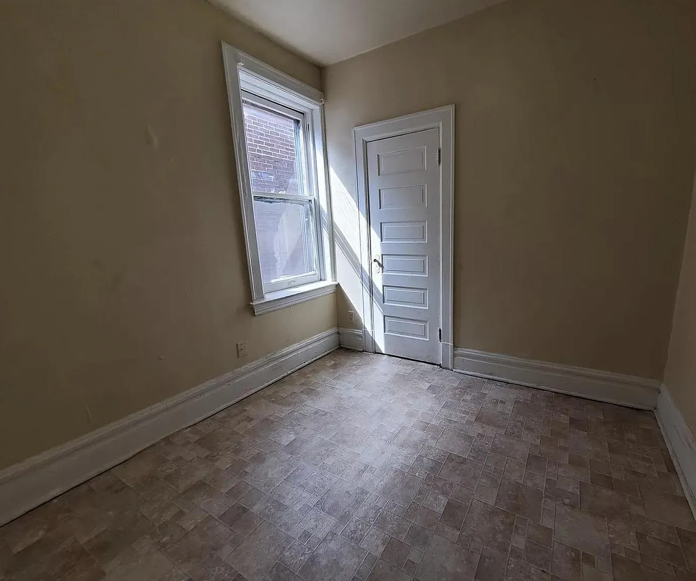 3 bed, 1300 sqft, $1,200 — Photo 4
