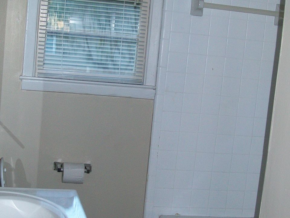 2nd image of 100 Campbell Ct
