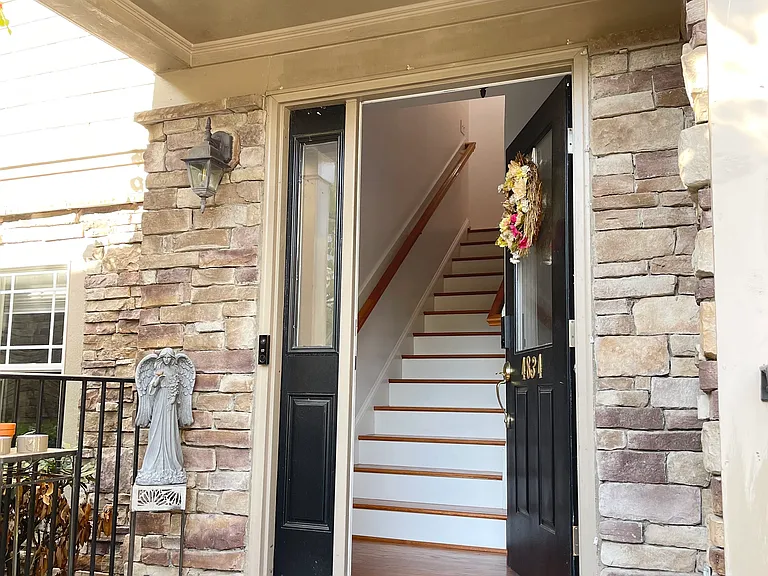 4834 Crestmore Rd — Photo 2