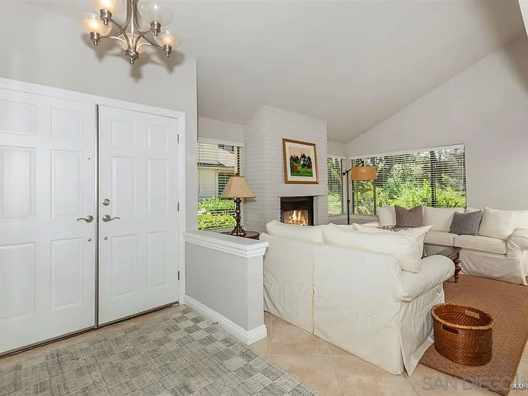 10470 Ridgewater Ln — Photo 4