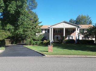 50 Fox Ln, Dix Hills, NY 11746