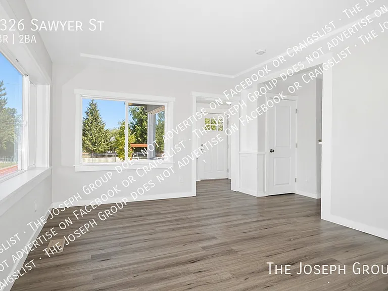 3326 Sawyer St — Photo 11