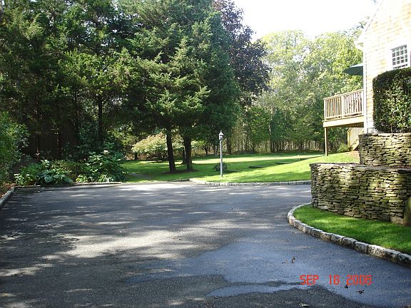 5th image of 8 Beechwood Dr