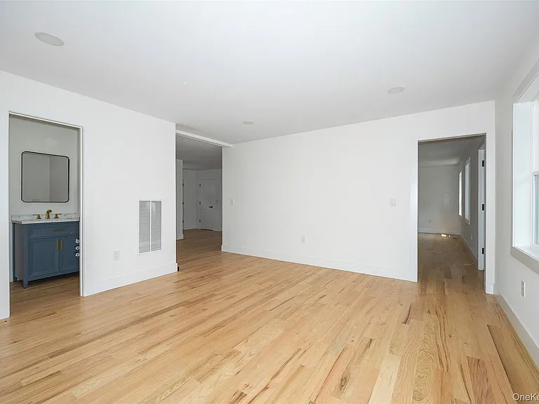 7441 S Broadway — Photo 11