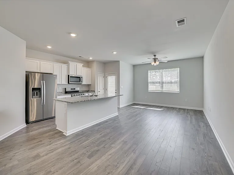 811 Grovebury Ct — Photo 4