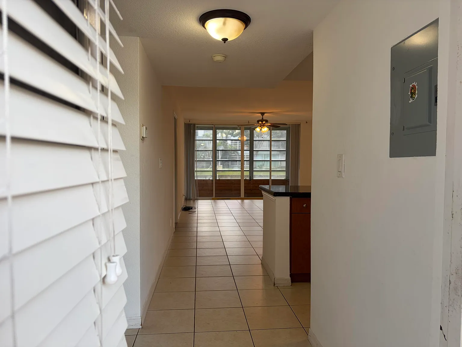 1 bed, 1.5 bath, 825 sqft, $1,700 — Photo 2