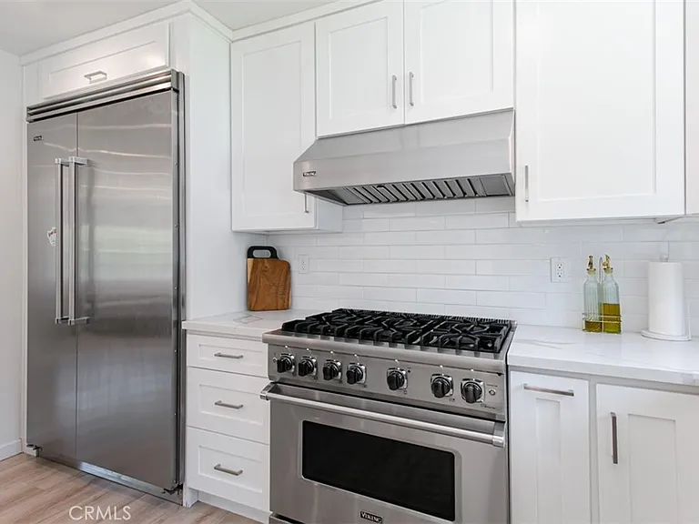22841 Calvert St — Photo 19