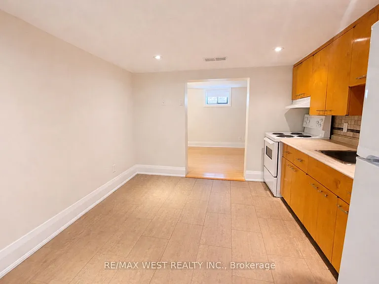 32 Harrow Dr #LOWER LEVEL — Photo 6