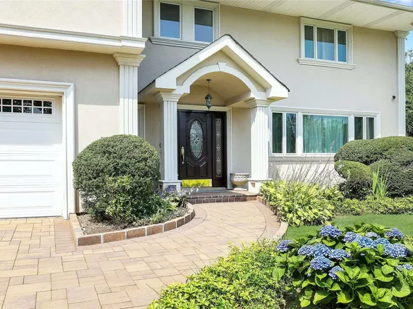 39 Parkview Drive, Albertson, NY 11507