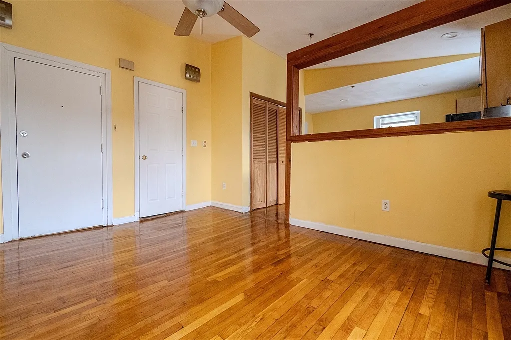 1 bed, 1.5 bath, 650 sqft, $2,300 — Photo 4