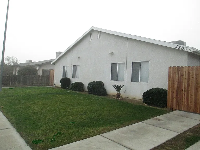 4203 Manor St — Photo 1