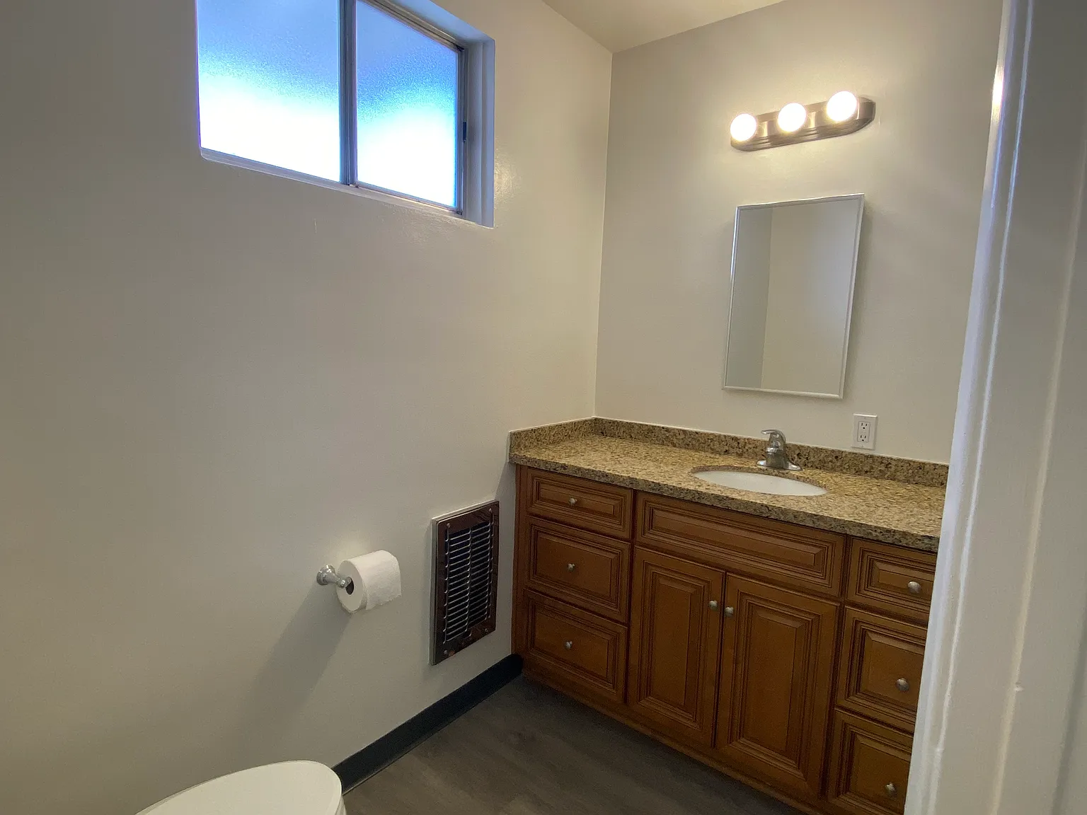 2 bed, 900 sqft, $3,500 — Photo 4